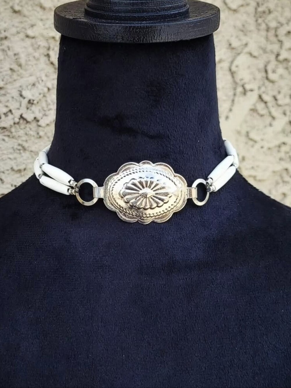 Handcrafted White Hairpipe Concho Choker Necklace